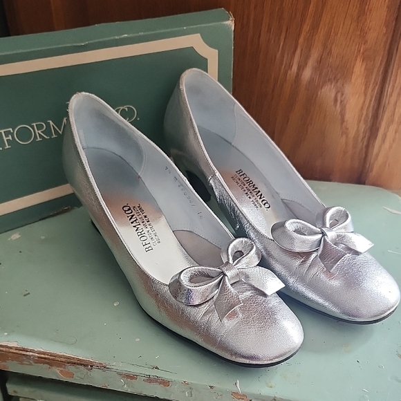 B. Forman Co. Shoes - Vintage B. Forman Co. Metallic Silver Women's Pumps with Bow Detail Size 7.5